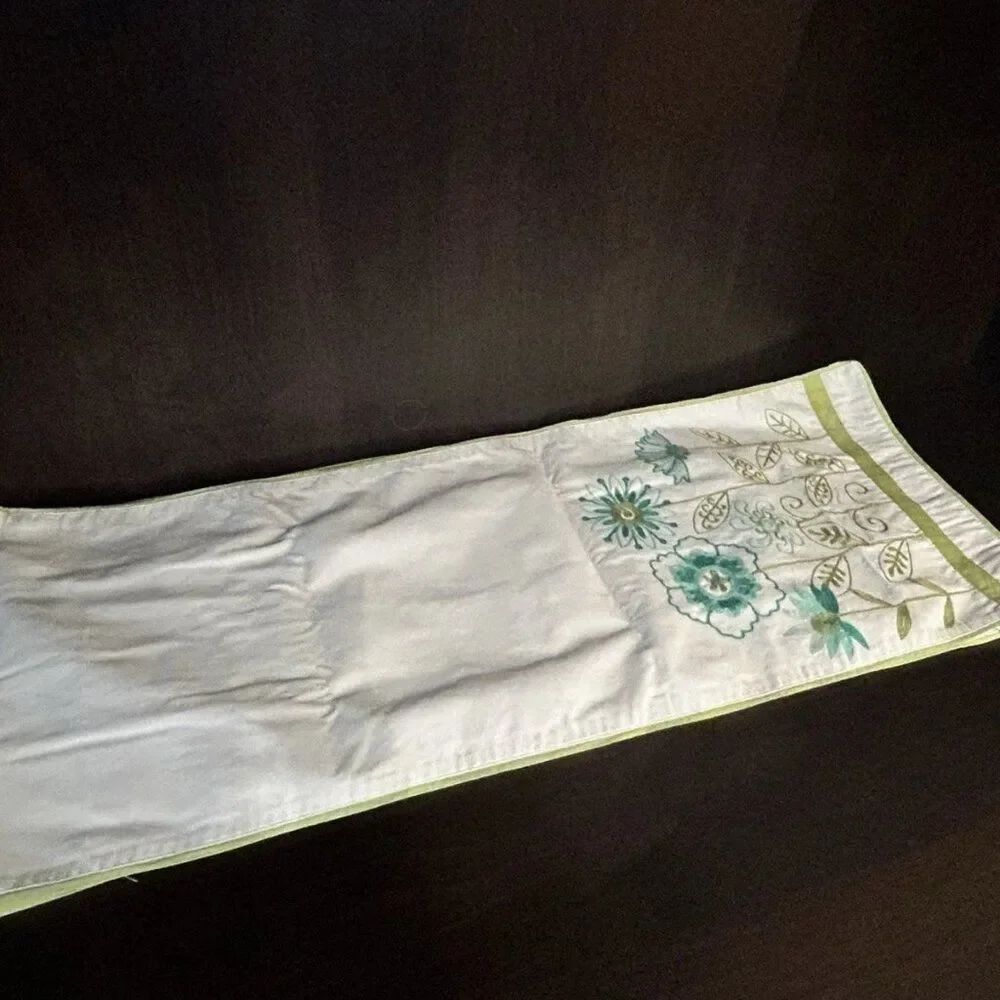Tablecloth, Runner and Placemats, Set od 8